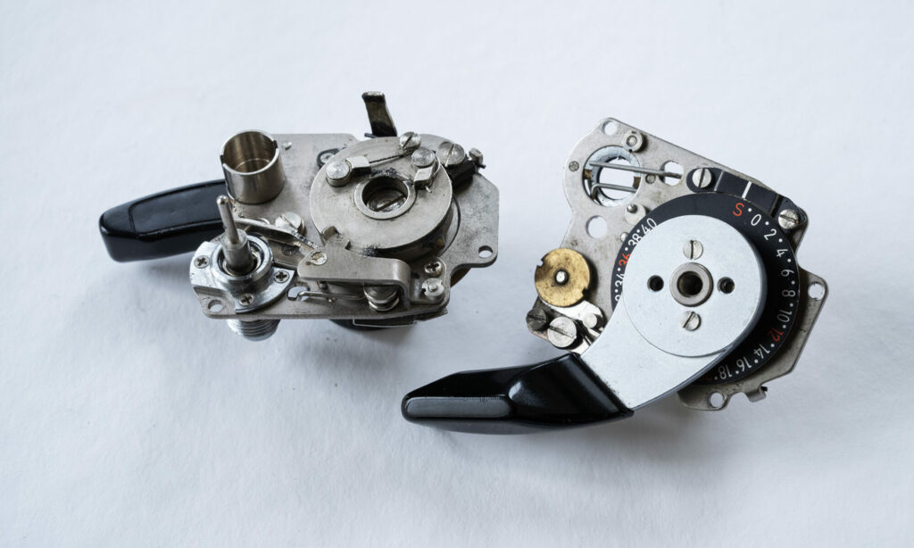 Pièces détachées de Nikon F2. Remplacement de l'assemblage d'armement et de compteur de vues