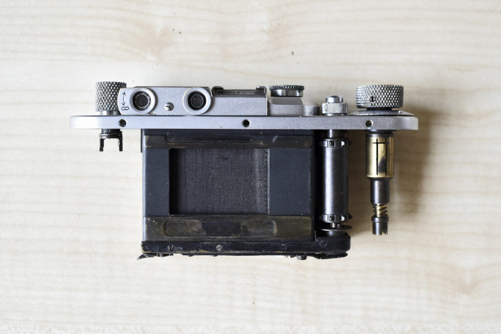 Leica vissant partiellement démonté, sans son enveloppe en métal ni sa semelle